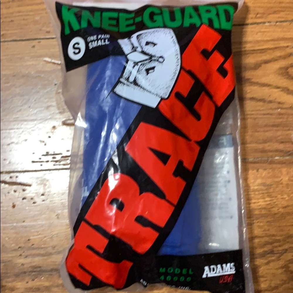🆕⭐️KNEE GUARDS⭐️LAST PAIR of Blue! Set of 2 NWT by TRACE ADAMS USA - Picture 2 of 8